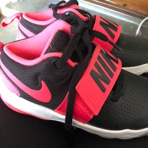 Nike Team Hustle D8 Basketball Sneakers